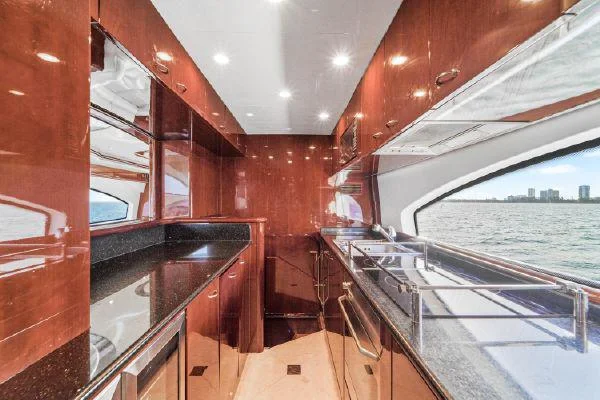 85ft Azimut Del Mar premium materials